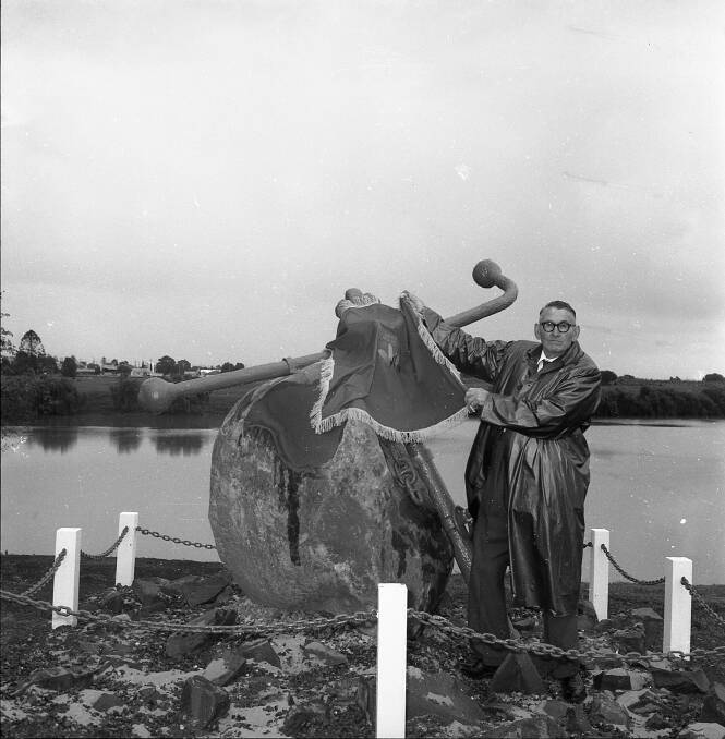 The late Captain Jack Magee unveils the Woolloomooloo anchor in
Monument Park in 1965. File picture: The Macleay Argus