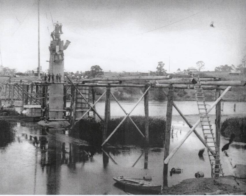 Kempsey Railway Bridge under construction, circa 1916