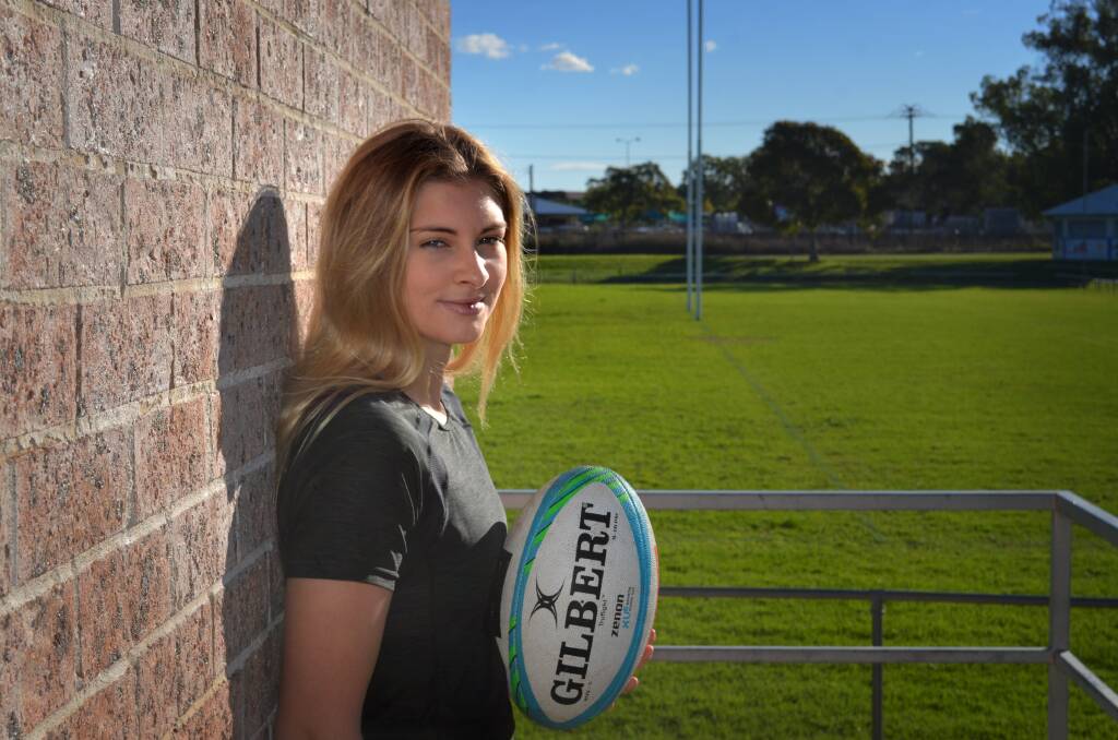 Top effort: Chloe Saunders has made
a UNE Lions train-on squad for a new
women's sevens competition.
Photo: Callum McGregor