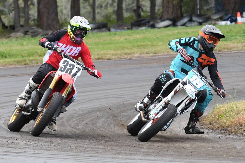 Overtake: Mick Kirkness and Jarryd Oram competing for first place in the Akubra Classic earlier this year. Photo: Penny Tamblyn.