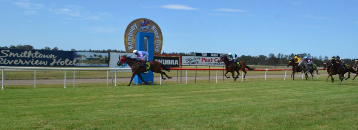 Barry Ratcliffe trained Malleable crosses the line first in a race at Kempsey earlier this year.
