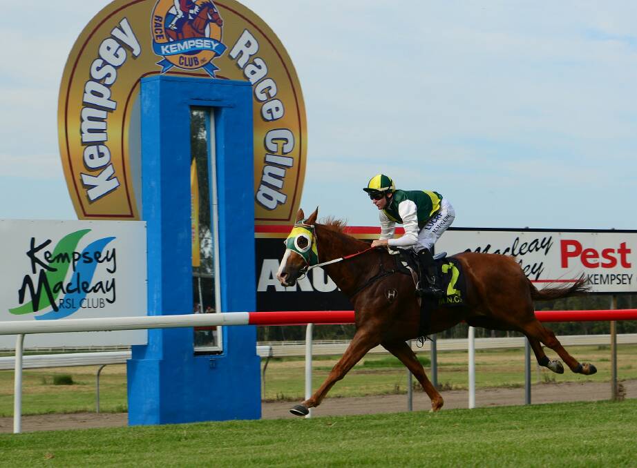 Single Spirit is first past the post in the 2015 Kempsey Cup.