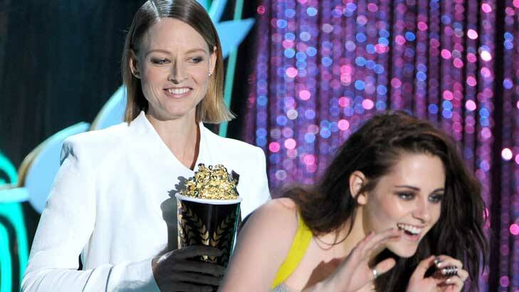 Kristen Stewart accepts the Best Movie award from friend and ally Jodie Foster at the 2012 MTV Movie Awards shortly before the affair scandal surfaced.