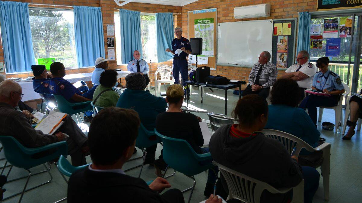 Safety risks: Kempsey Fire and Rescue NSW Captain Tony Hackenberg addresses the South Kempsey community meeting yesterday