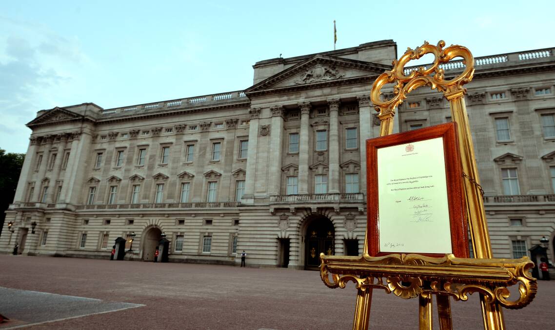 An easel stands in the forecourt of Buckingham Palace to announce the birth. Picture: Getty