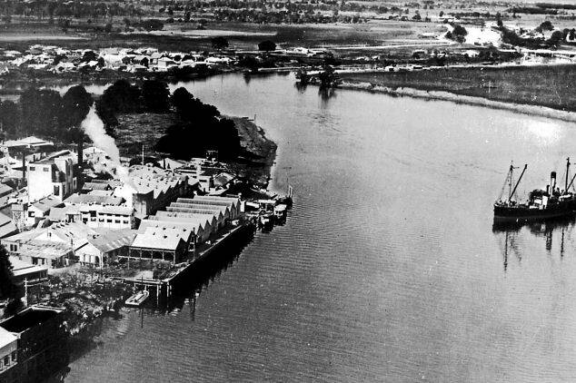 The steamship Uki heading towards Nestle’s milk processing factory wharf at Smithtown. Aerial  photograph by Earl McNeil of Kempsey. Date unknown. Pics: Macleay River Historical Society.