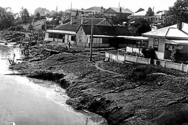 The Willow Glen guest house in East Kempsey after the 1949 flood, which took away a nearby wharf. Pics: Macleay River Historical Society.