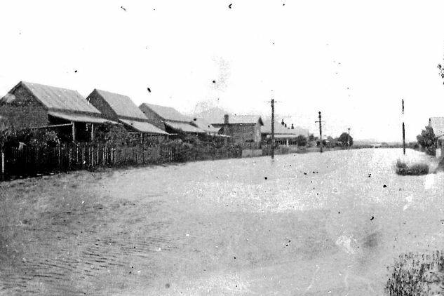 Floodwater in Clyde St, Kempsey, thought to be in 1921. Picture courtesy of the Maisie Sillitoe Collection of the Macleay River Historical Society.