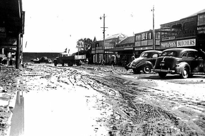 Silt and floodwater in Belgrave St, Kempsey after the 1949 flood. Shops include Lane’s Chemist, Yabsley’s Butchers, Mackay and Slack Real Estate, James Dry Cleaners and Dr Marsh’s surgery. Picture from the Steuart McIntyre collection of the Macleay River Historical Society