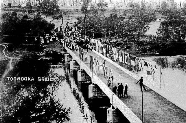 The opening of the Toorooka bridge across the Macleay River on July 30, 1909. A large crowd gathered for the occasion. Pics: Macleay River Historical Society.
