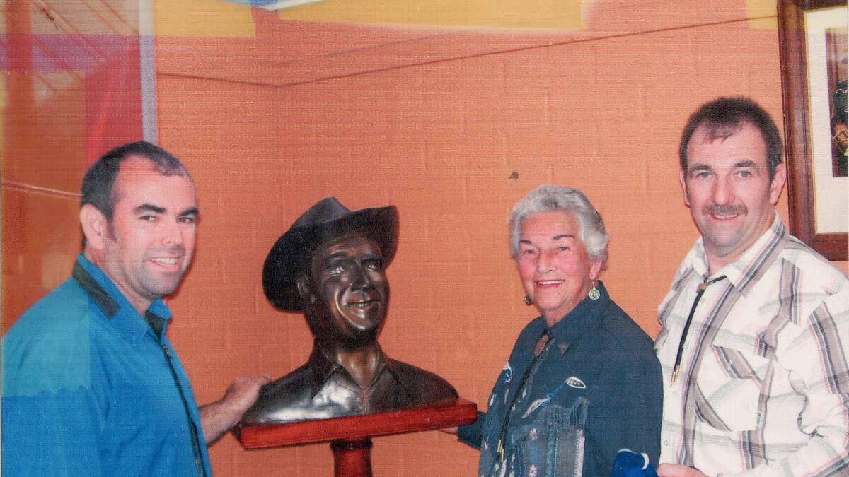 The late Ruby Ranger, with sons Dale (L) and Glen (R) with Shorty's bust at Kempsey Museum. Picture: Val and Bluey Shelton