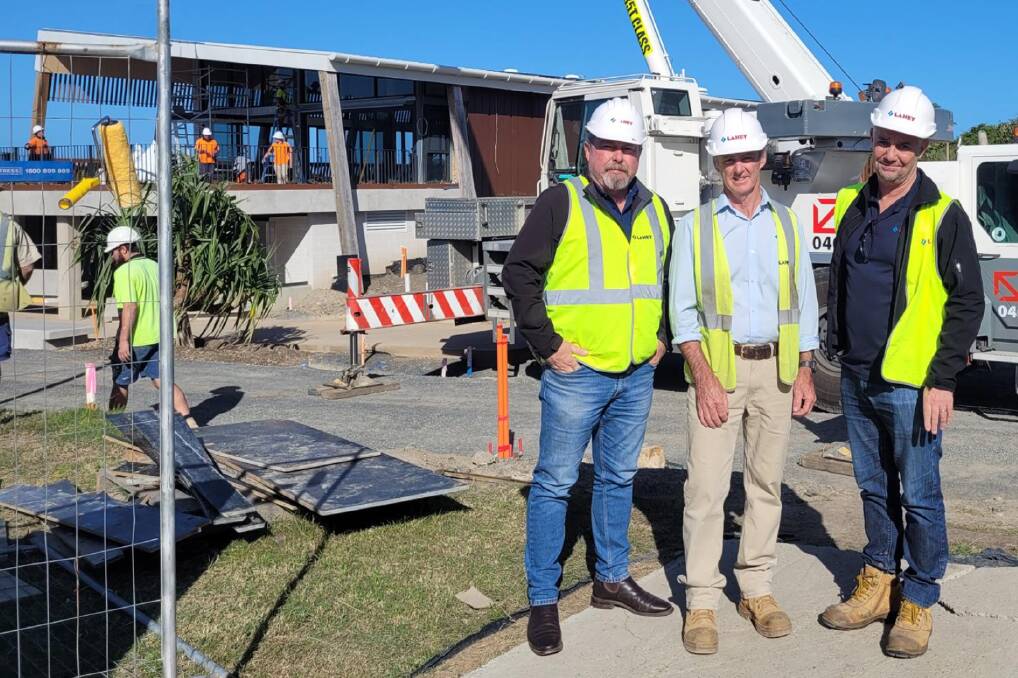 Dan (centre) with Lahey Constructions General Manager Dallas Whitehead (left) and
Operations Manager Matt Fearnley (right) on site at the Coffs Harbour Jetty Community Centre project. Picture by Melanie Coe