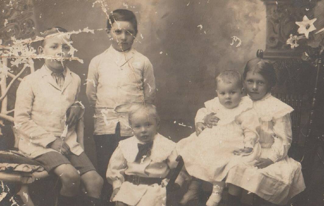 Lawrence Jack, Eric, Norman, Linda and Ethel Lawrence 1915