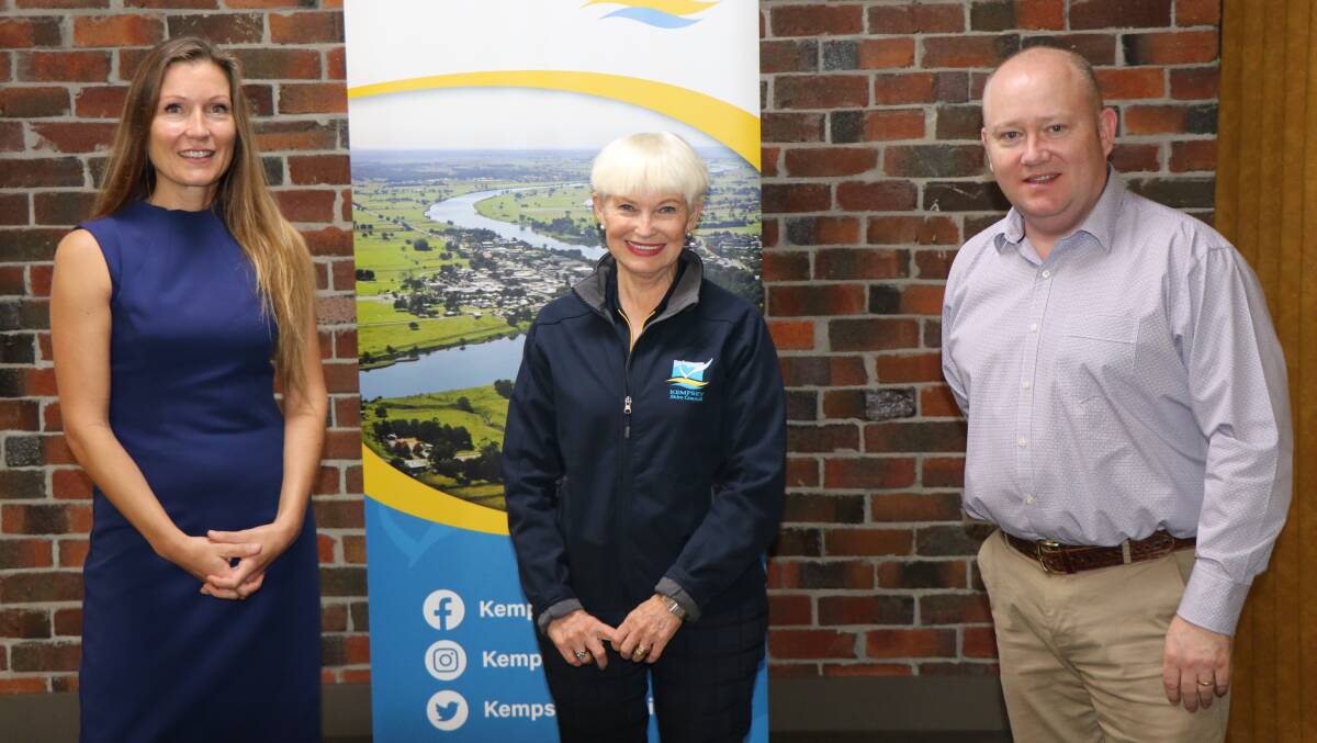 Kempsey Shire mayor Liz Campbell, Charles Sturt Universitys Kate Wood-Foye and NSW Resilience Commissioner Shane Fitzsimmons