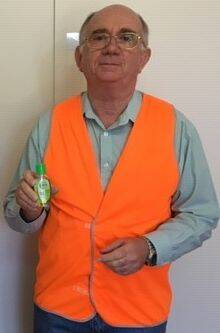 Graeme Rose has recently donned his hi-vis vest as an Omnicare Meals Service volunteer. In that role he has helped to distribute hand sanitiser and disinfectant spray donated to Meals on Wheels NSW by RB Australia
