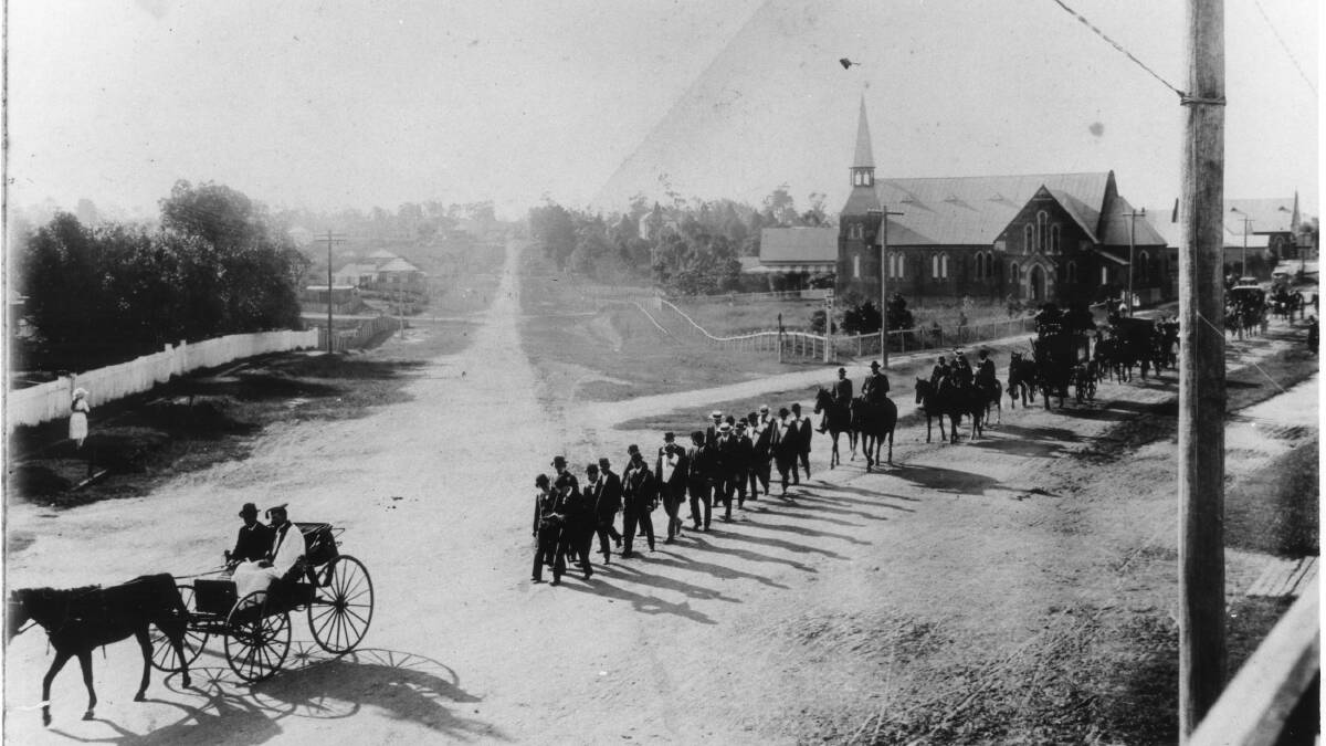 A funeral procession leaves the Church of England in Kemp Street and passes the intersection of Sea Street, West Kempsey (MRHS)