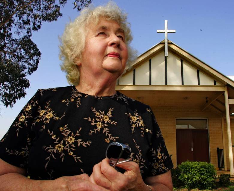 Dr Mary White when she spoke at a Climate Change Forum at Falls Forest Retreat, Johns River in 2005. Her daughter is accused of her murder. Photo: Newcastle Herald.