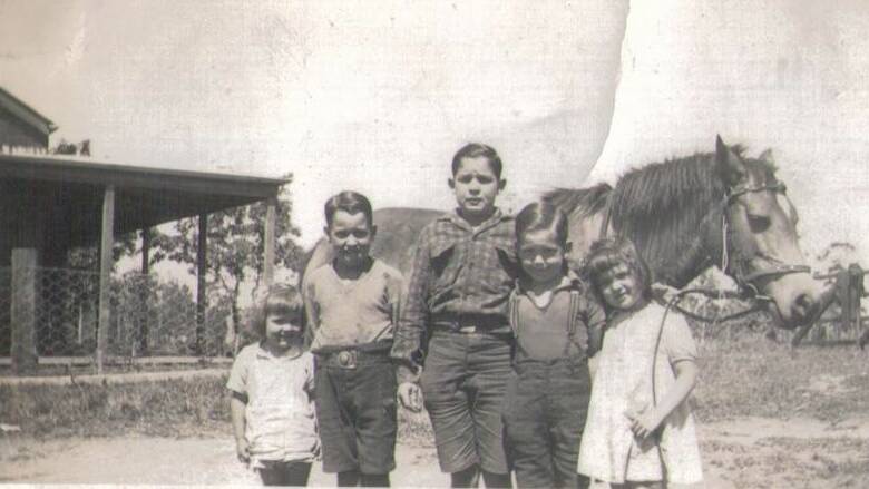Margaret on right with siblings in front of the farmhouse.