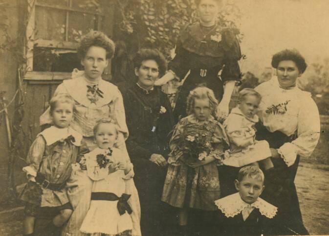 Ellen Dunbar and her family. Kempsey Muesum is calling for community members to help identify the faces from the Angus McNeil Photographic Collection.