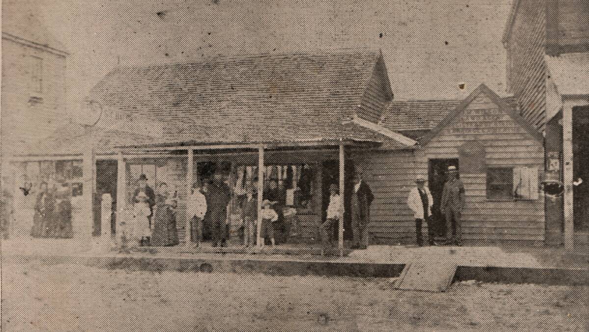 Hubert Macklin (the tall-hatted tall man on the right) outside the Star Hotel, Smith Street ca 1878. Photo: Macleay River Historical Society.
