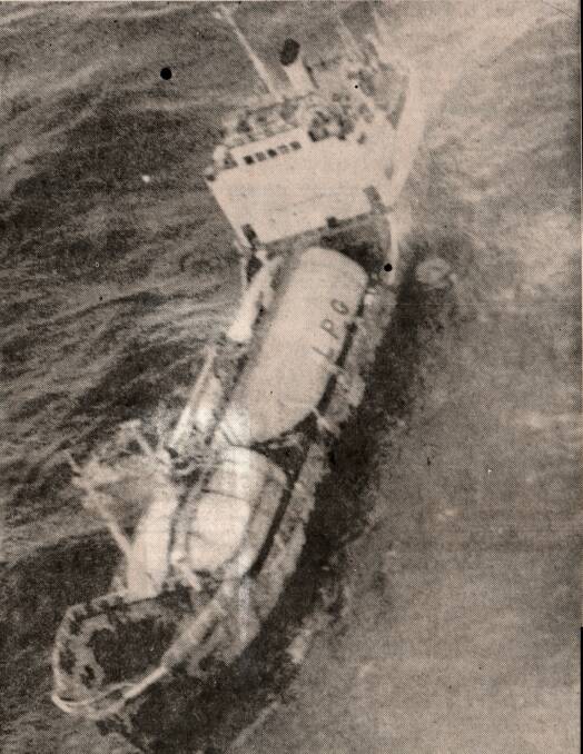 The Japanese tanker Koyo Maru hauls alongside a survival raft to rescue a survivor. Photo: Macleay Argus