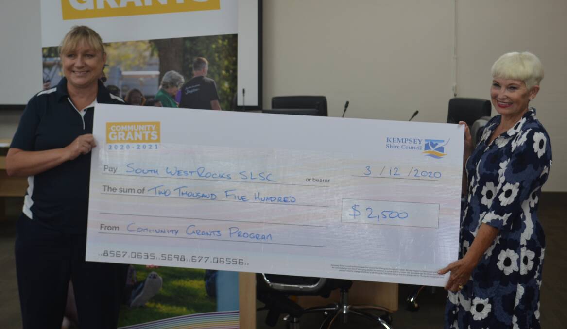 SWRSLSC receive their cheque. Photo: Lachlan Harper 