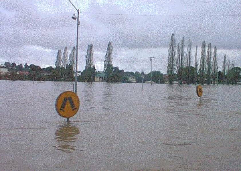 Kempsey floods 2001.