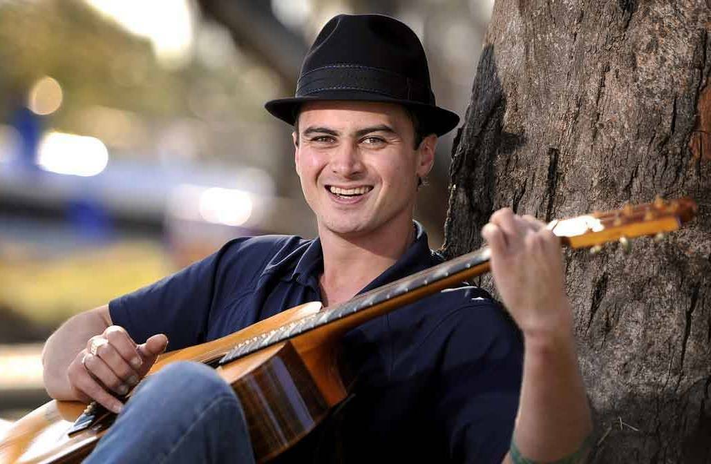 Amos Morris will perform as part of a stellar country music line-up at the Kempsey Macleay Bowling and Sports Club to raise money for cancer research.