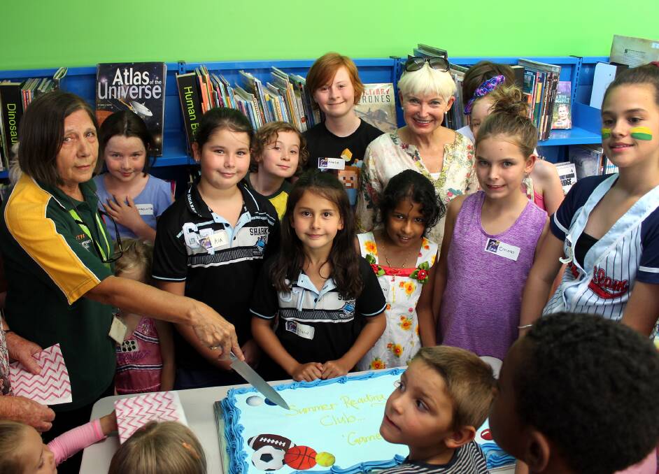 Mayor Liz Campbell attending a school holiday event at Kempsey Library.
