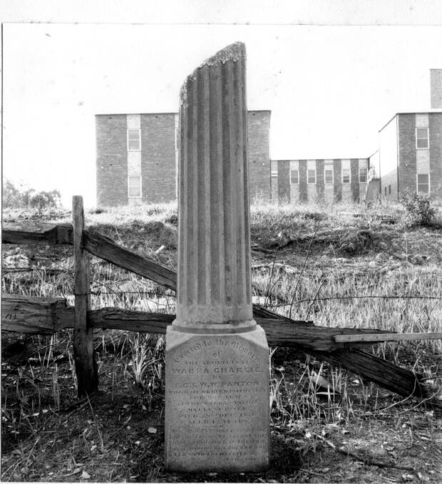The broken column monument to Wabra Charlie, West Kempsey cemetery. Photo (MRHS)
