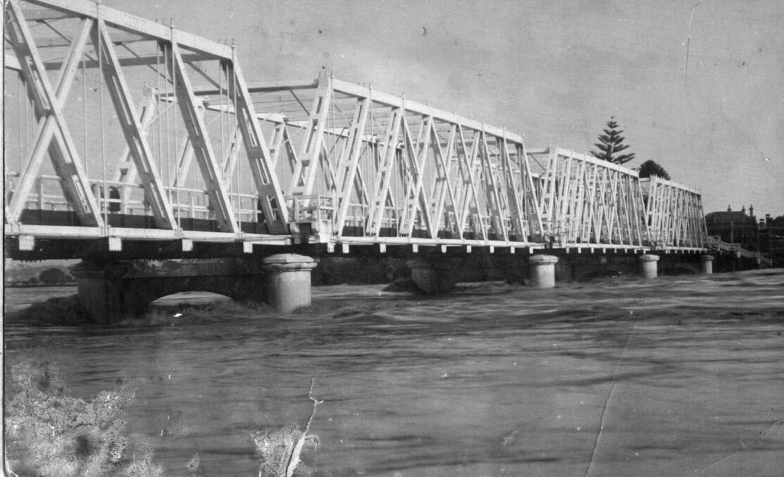 Kempsey Traffic Bridge during the flood of 1921
