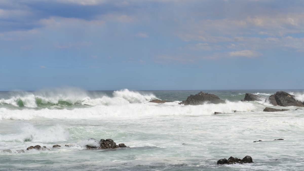 Hazardous surf and wind warning for easten coastline 