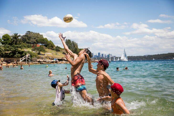 HOT WEATHER. The Sabatini family from Liverpool have come from out west to enjoy the beach weather at Camp Cove on Sydney Harbour. Hot Weather at Camp Cove as temperatures reache 29 degrees around Sydney Harbour on a sunny Spring day. October 29, 2017 in Sydney, Australia.