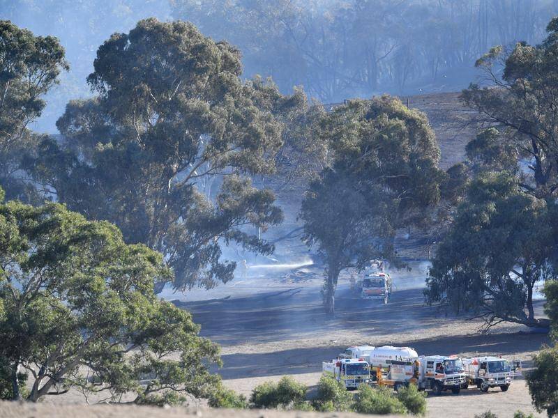 A bushfire which threatened a number of towns north of Adelaide has been contained.