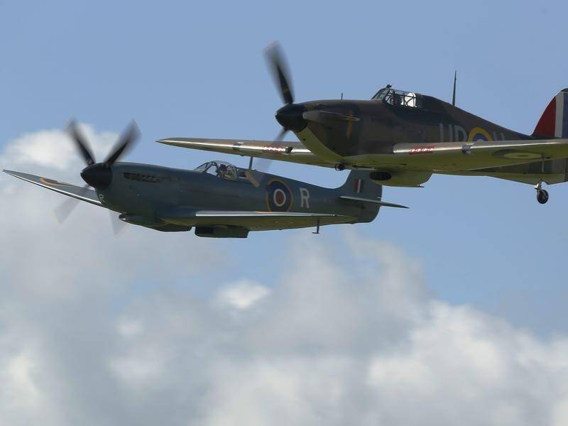 Pilot dies as World War II Spitfire fighter crashes | The Macleay Argus ...
