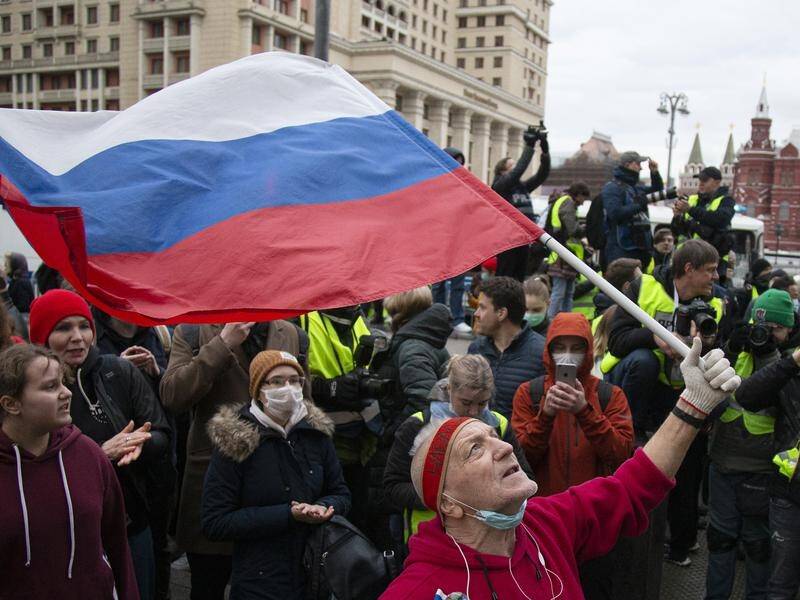 Protesters in central Moscow chanted, "Freedom to Navalny!" and "Let the doctors in!"