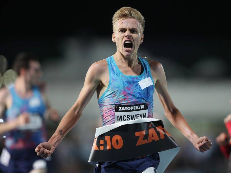 Tasmanian Stewart McSweyn has broken the 10,000m national record at the Zatopek event in Melbourne.