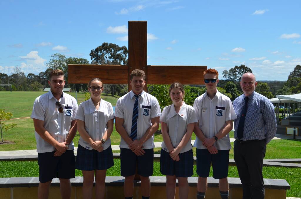 Year 12 students Harry Mainey, Eloise Macdonald, Jye Palise, Mariah Allana and Harley Thackray with their principal, Mr Lewis. 