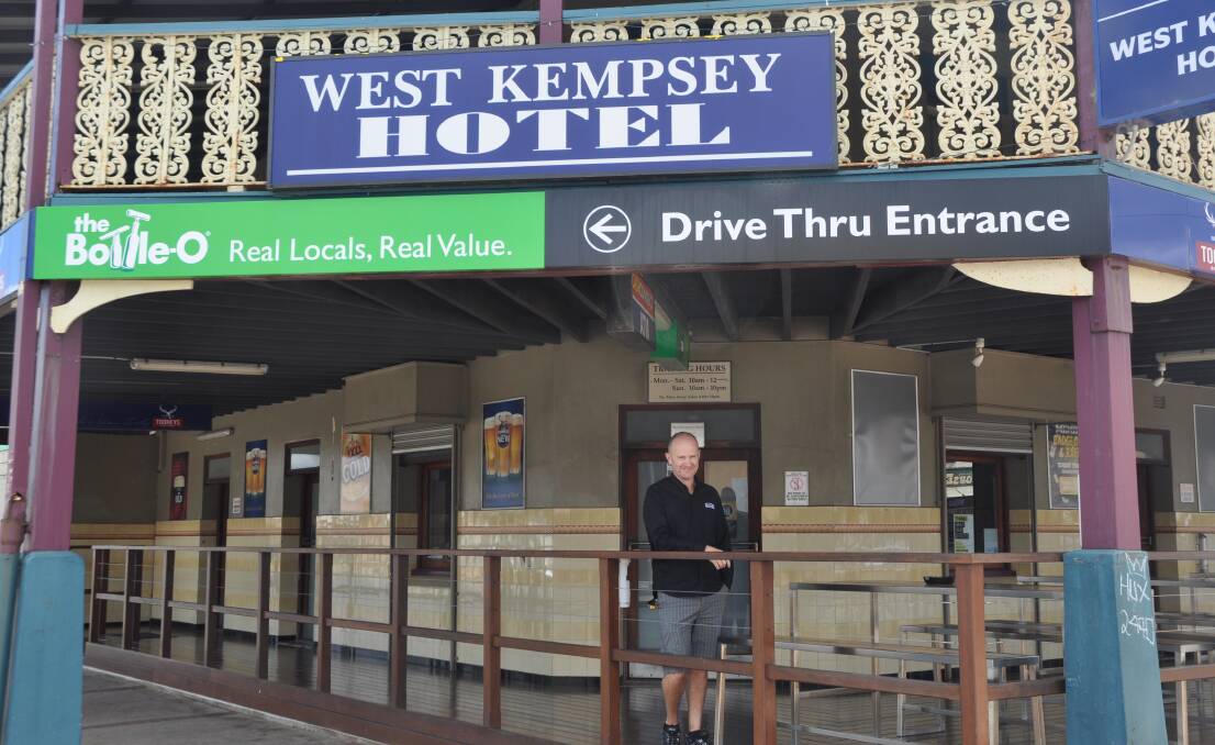 The West Kempsey Hotel will change hands on October 28. Photo: Stephen Katte 