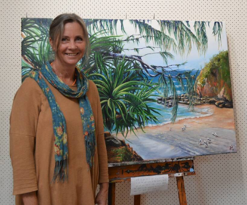Keir Jamieson with her painting of Shelly Beach