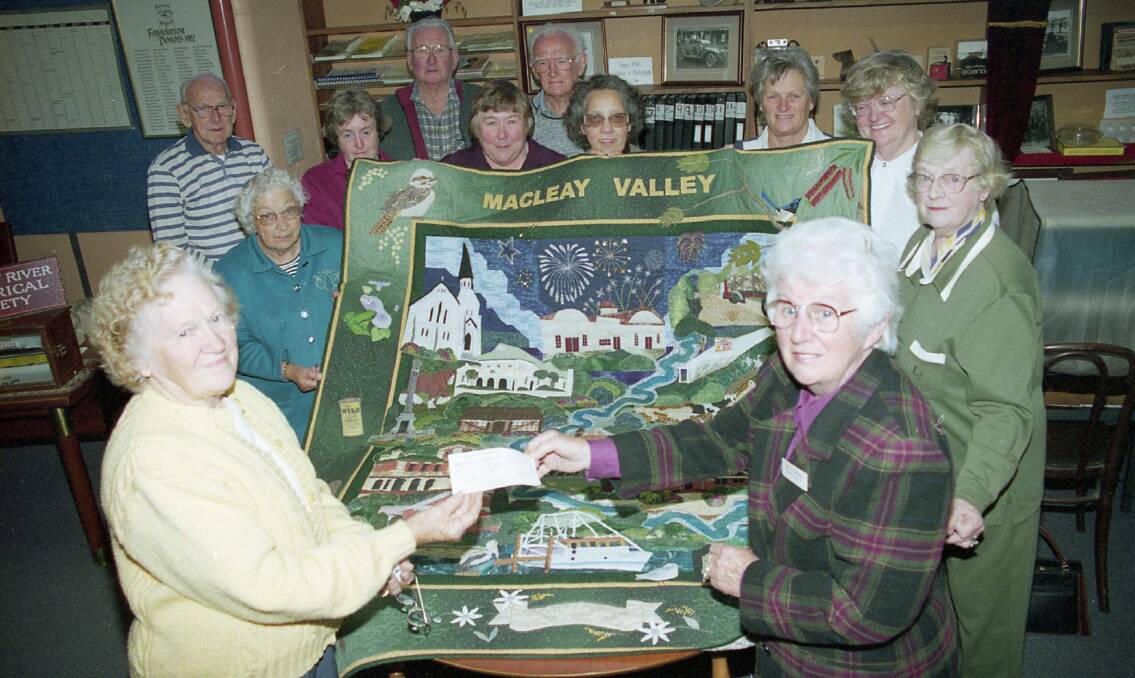 The late Moira Hodgson with members of the Macleay Quilters and Historical Society
in August 2001. Photo: Macleay Argus
