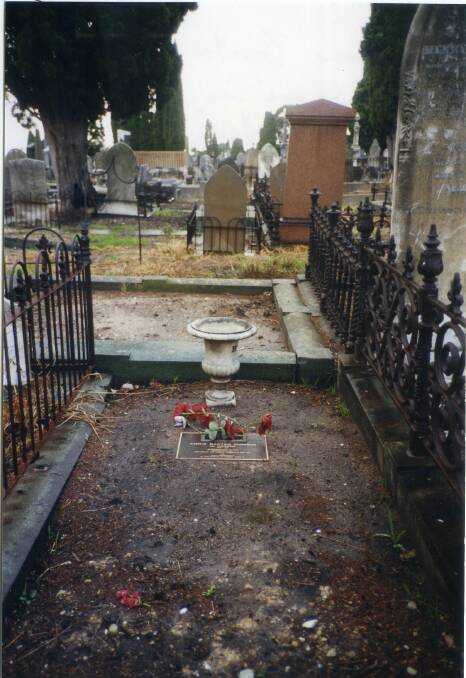 Annie Baxter's grave in Melbourne General Cemetery. Photo: MRHS collection