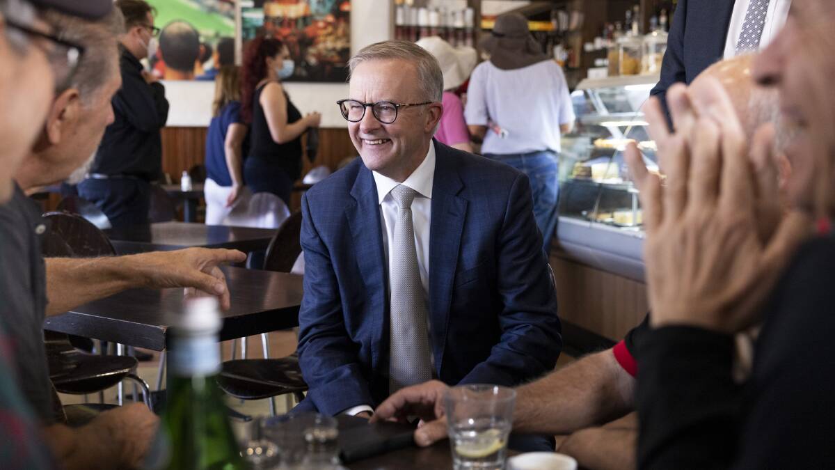 Opposition Leader Anthony Albanese visits a cafe on the campaign trail in Western Australia. Picture: Getty Images