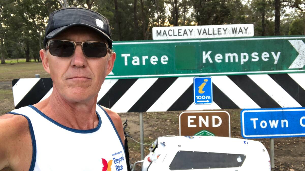 Man running a lap of Australia for charity passes through Kempsey