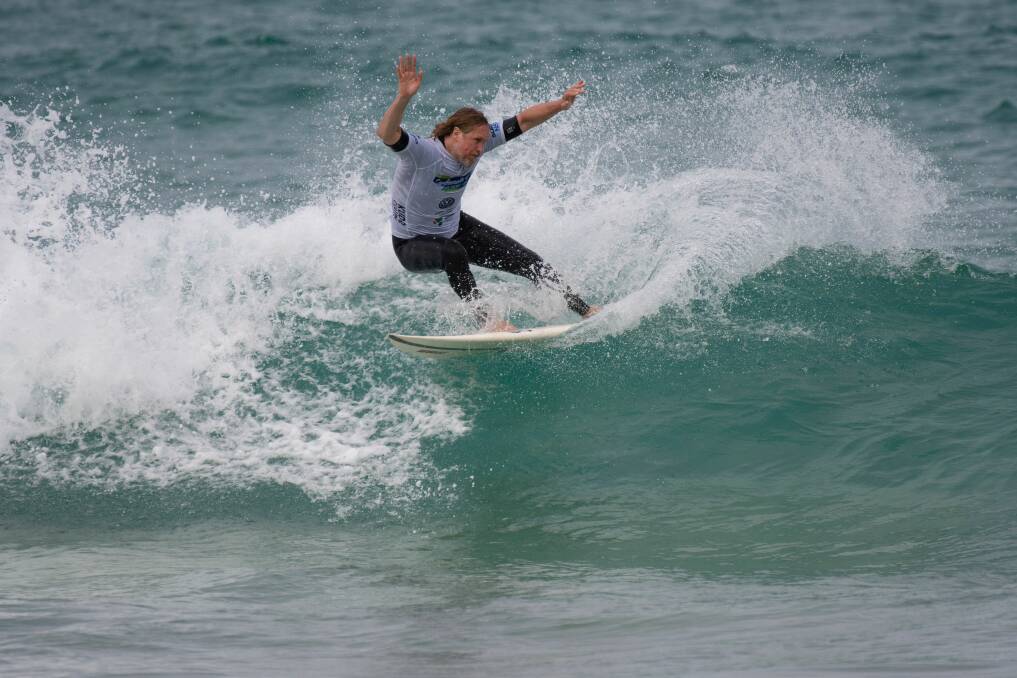Robbie Page shredding a wave at the Carve NSW Surfmasters Titles