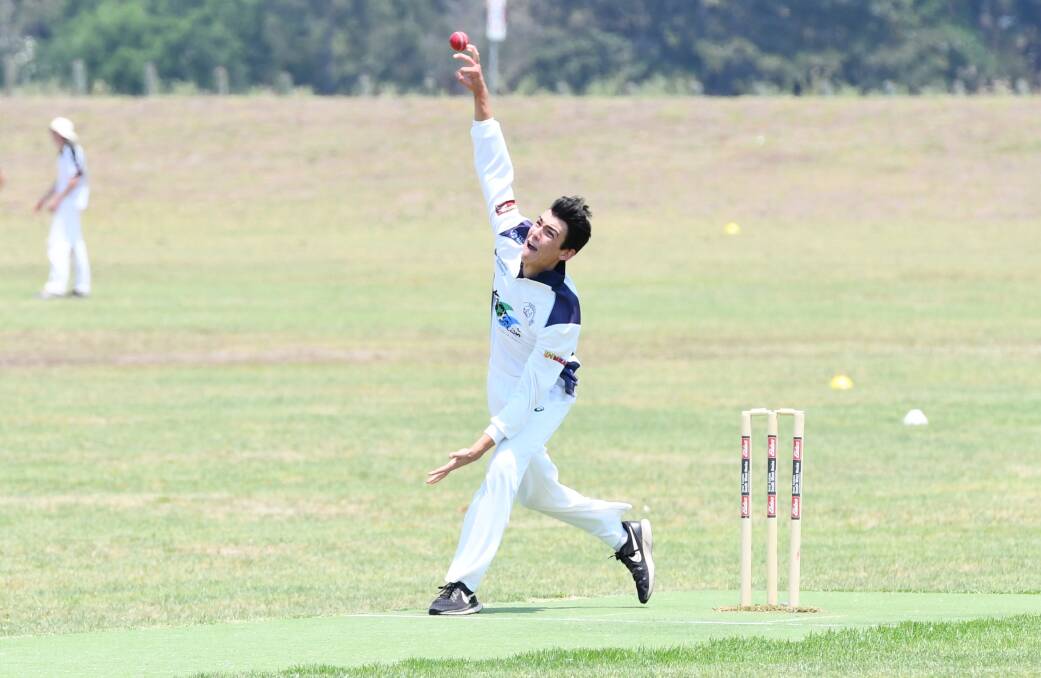 A Nulla bowler sends the ball down the pitch. Photo: Penny Tamblyn