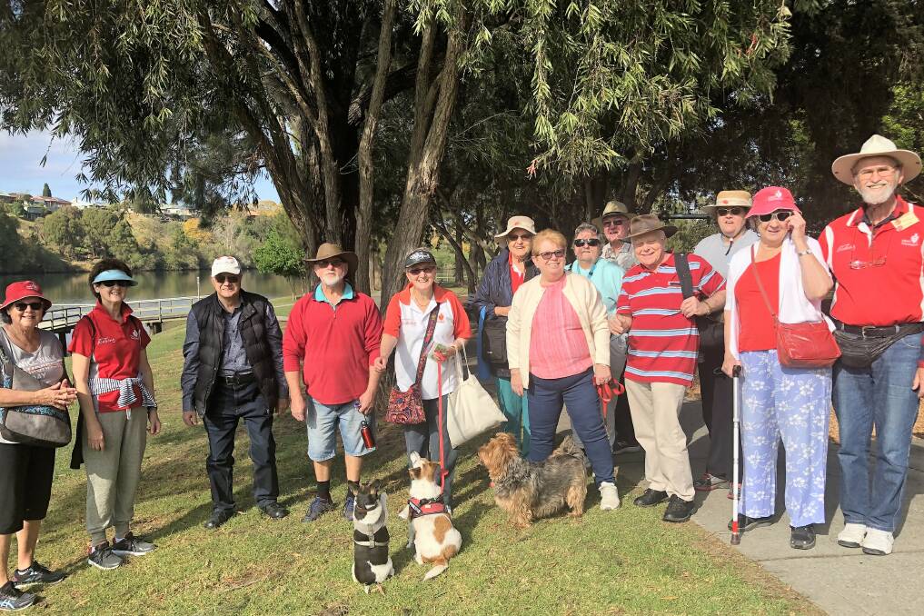Members of the Kempsey Heart Foundation Walking Group invite you
to join them