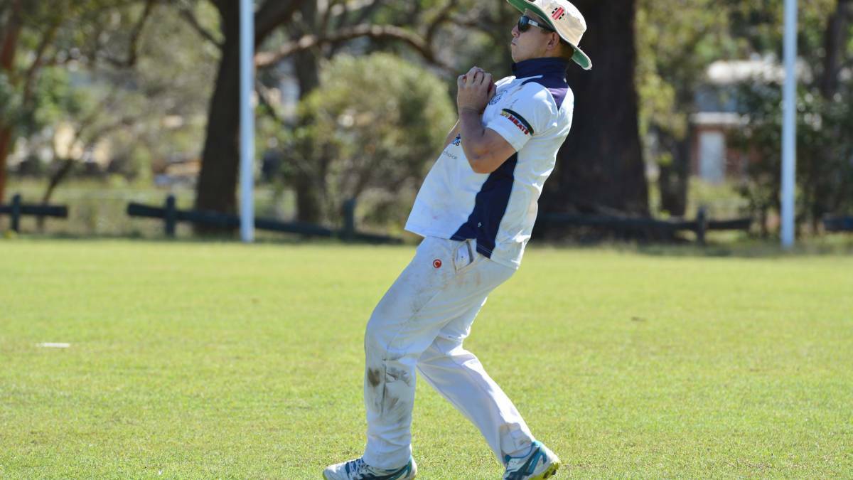A Nulla player takes a catch in last year's decider. Photo: Penny Tamblyn