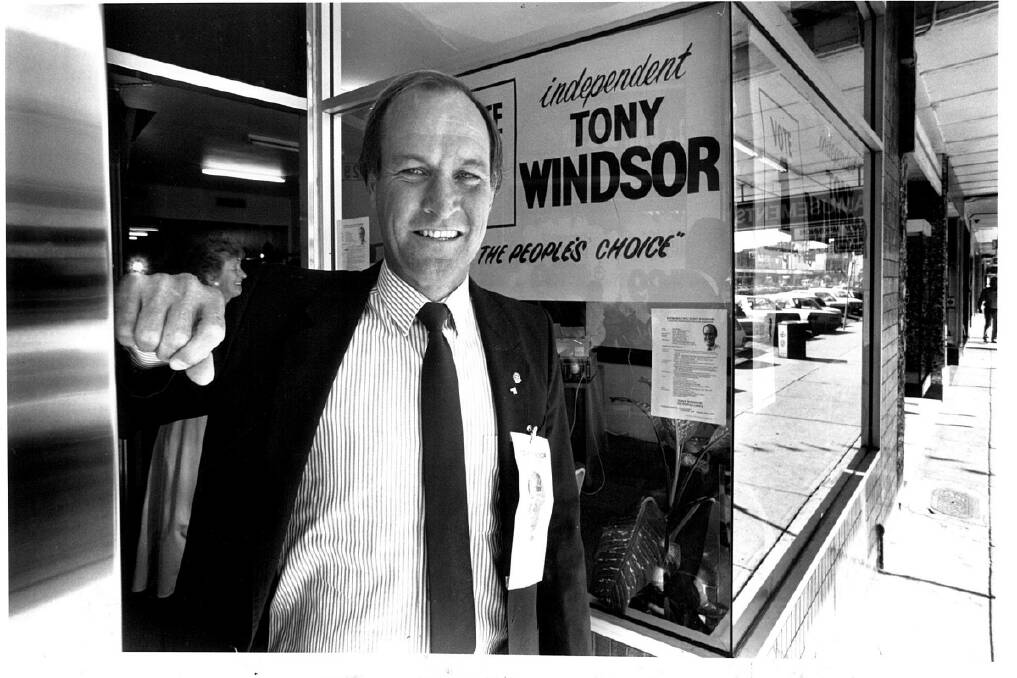 Tony Windsor at the front of his Tamworth office in 1991. Photo:The Northern Daily Leader. 