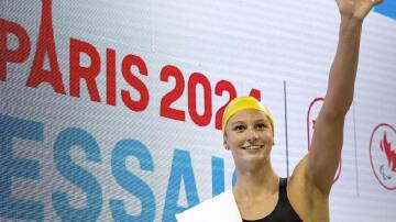 Summer McIntosh waves to fans after breaking the world record in the women's 400-metre IM. (AP PHOTO)